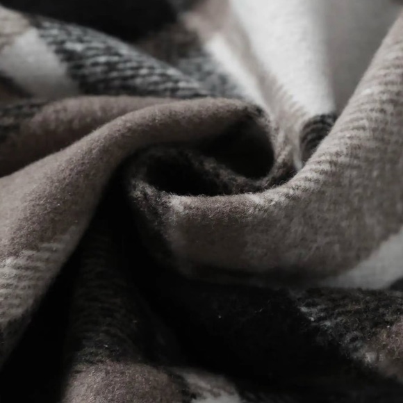 Black and White Plaid Longline Shacket Drop Shoulder Coat, Casual New Boutique - Picture 3 of 5